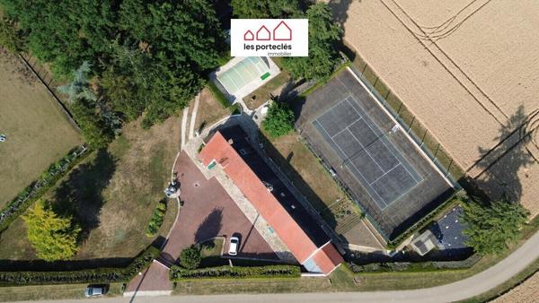 Chapelon (1h50 de Paris), 3/4 ch, bureau, piscine, tennis sur 7737 m²