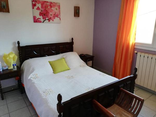 Maison 6pièces + Appartement T2, grand entrepôt et piscine sur parcelle 1080m²