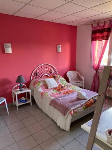 Maison 6pièces + Appartement T2, grand entrepôt et piscine sur parcelle 1080m²