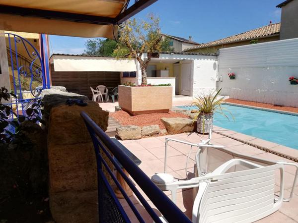 Maison 6pièces + Appartement T2, grand entrepôt et piscine sur parcelle 1080m²