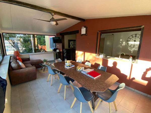 Maison 6pièces + Appartement T2, grand entrepôt et piscine sur parcelle 1080m²