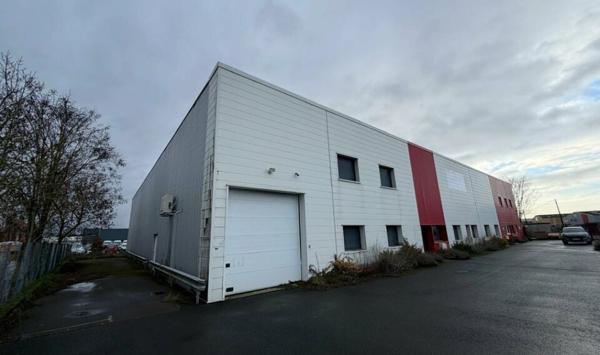 À LOUER : CELLULE D'ACTIVITÉ D'ENV. 1&nbsp;250 m² - Z.I. SUD LE MANS