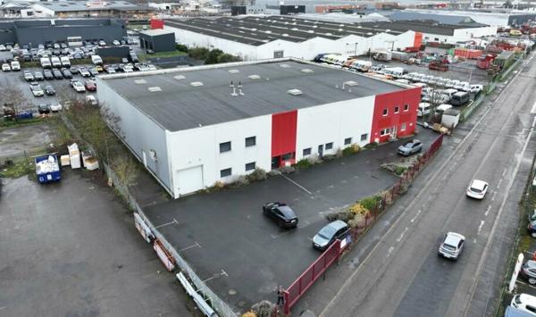 À LOUER : CELLULE D'ACTIVITÉ D'ENV. 1&nbsp;250 m² - Z.I. SUD LE MANS