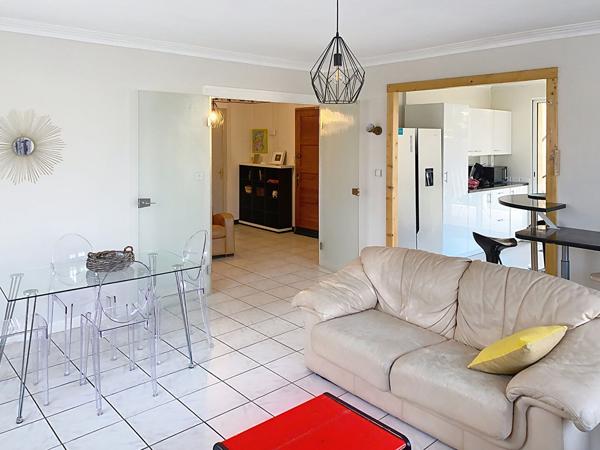 CONDRIEU - T3 D'ENVIRON 85 M² DANS PETIT IMMEUBLE AVEC TERRASSE ET STATIONNEMENTS