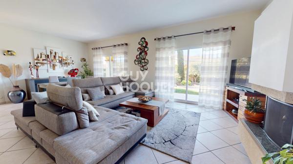 Villa T5 avec piscine sur une parcelle d'environ 1 200 m2