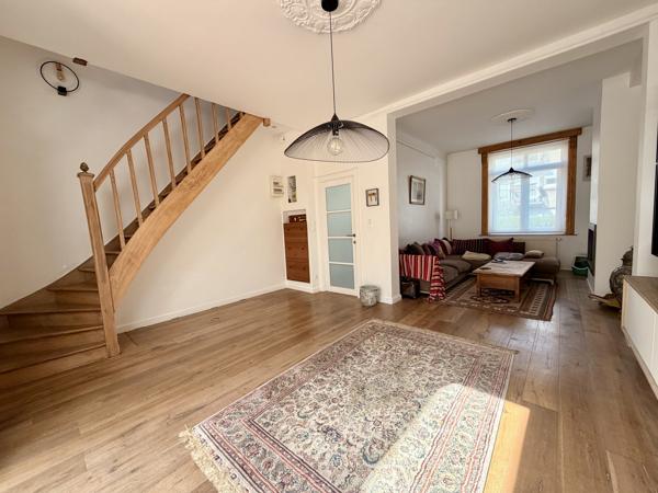 Maison
         4 pièces
        - 120 m² 450 000 € *