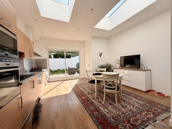 Maison
         4 pièces
        - 120 m² 450 000 € *