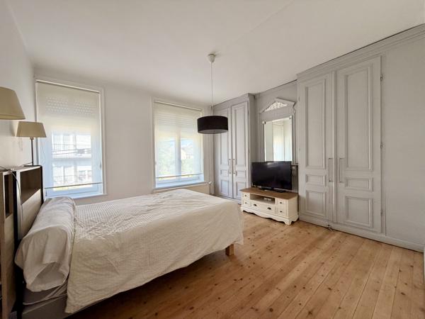 Maison
         4 pièces
        - 120 m² 450 000 € *