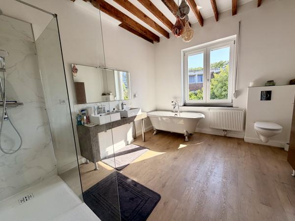 Maison
         4 pièces
        - 120 m² 450 000 € *