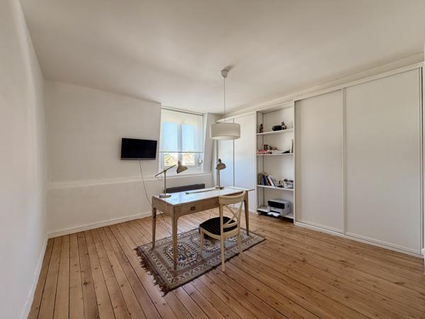 Maison
         4 pièces
        - 120 m² 450 000 € *