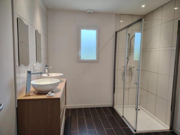Charmante maison de plai-pied de 100 m² située dans le secteur de Lavoux à 15 minutes de Poitiers