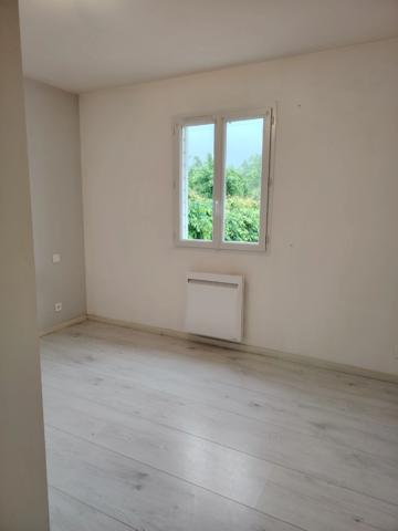 Charmante maison de plai-pied de 100 m² située dans le secteur de Lavoux à 15 minutes de Poitiers