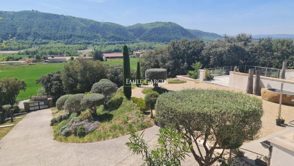 A vendre - Propriété contemporaine - en Haute Provence - en position dominante