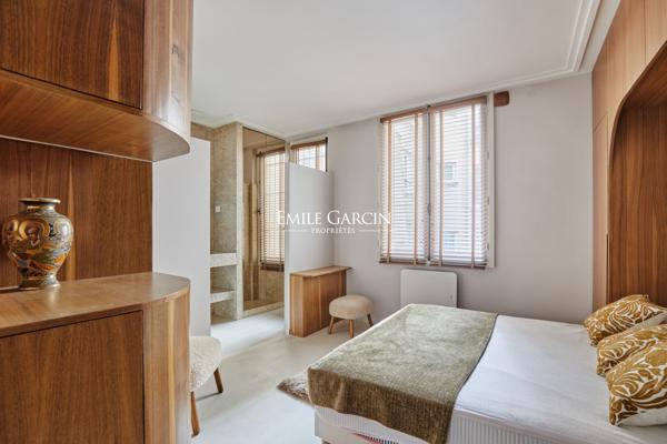 A vendre - appartement - 60 m²  - Paris - 75006  - Saint-Michel  - Vue dégagée