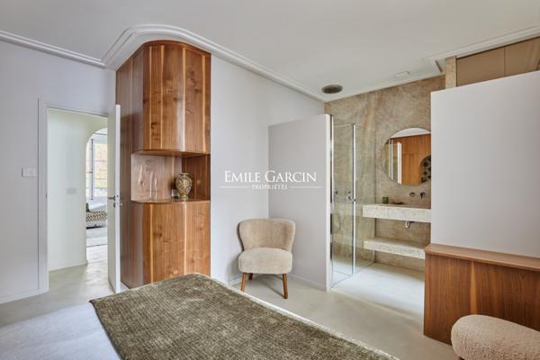 A vendre - appartement - 60 m²  - Paris - 75006  - Saint-Michel  - Vue dégagée
