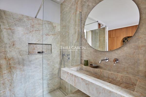A vendre - appartement - 60 m²  - Paris - 75006  - Saint-Michel  - Vue dégagée