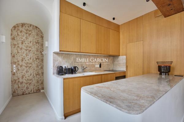 A vendre - appartement - 60 m²  - Paris - 75006  - Saint-Michel  - Vue dégagée