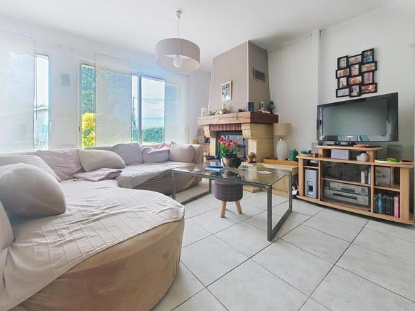 Maison avec piscine et double garage