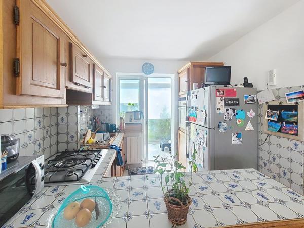 Maison avec piscine et double garage