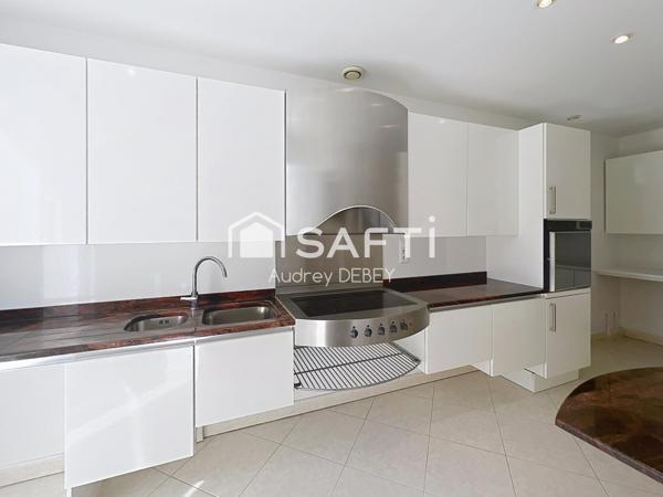 SANARY-SUR-MER – PORT'ISSOL | PROPRIÉTÉ D’EXCEPTION À PIED DE LA PLAGE ET DU PORT