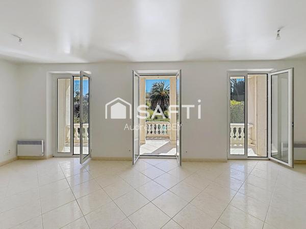 SANARY-SUR-MER – PORT'ISSOL | PROPRIÉTÉ D’EXCEPTION À PIED DE LA PLAGE ET DU PORT