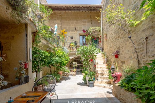 Chaleureuse maison meublée en coeur de village avec jardin