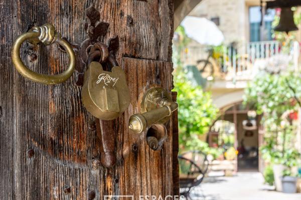 Chaleureuse maison meublée en coeur de village avec jardin