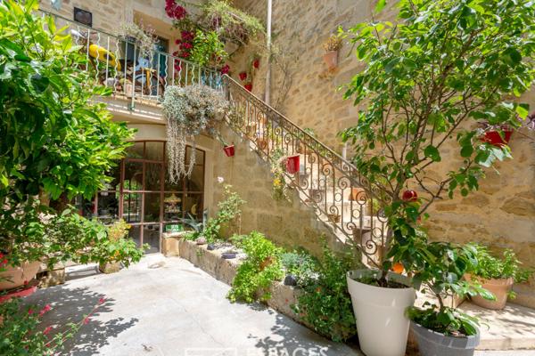 Chaleureuse maison meublée en coeur de village avec jardin