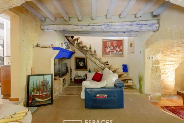 Chaleureuse maison meublée en coeur de village avec jardin