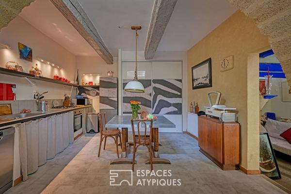 Chaleureuse maison meublée en coeur de village avec jardin