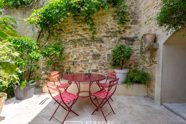 Chaleureuse maison meublée en coeur de village avec jardin