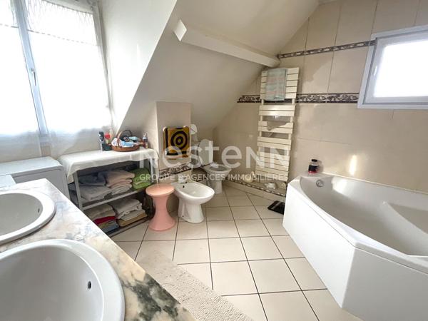 Maison 5 piéces / 3 chambres / garage / jardin et dependance