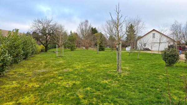 Terrain avec dépendance de 120m2 idéal pour aménagé l'intérieur