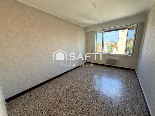 Appartement traversant Est/Ouest plein centre ville d'Alès