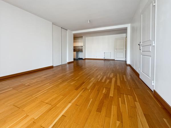 Grand appartement 3 pièces au centre ville