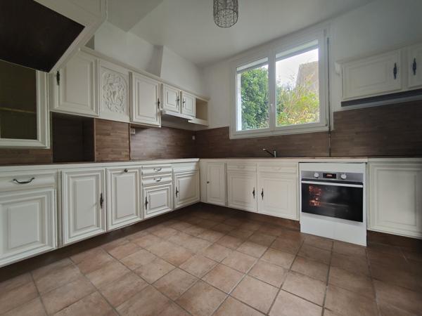 PROCHE CENTRE VILLE, DANS QUARTIER ST JUST DES MARAIS, MAISON BOURGEOISE DE 160 M² HAB AVEC GARAGE ET JARDIN  Beauvais (60000)