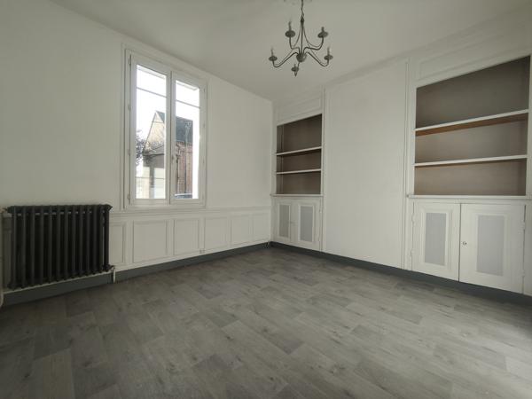 PROCHE CENTRE VILLE, DANS QUARTIER ST JUST DES MARAIS, MAISON BOURGEOISE DE 160 M² HAB AVEC GARAGE ET JARDIN  Beauvais (60000)