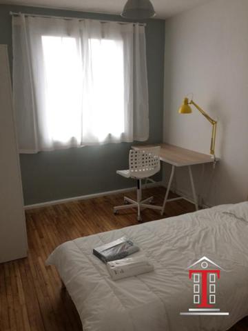 Chambre meublée en colocation