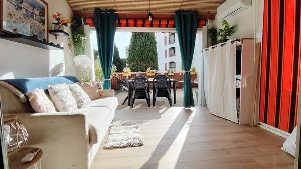 Vente                                                      Appartement
                        
                     1 pièces                      26 m2                     à Hyères