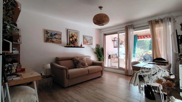 Vente                                                      Appartement
                        
                     1 pièces                      26 m2                     à Hyères