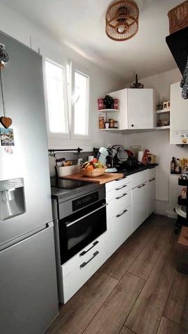 Vente                                                      Appartement
                        
                     1 pièces                      26 m2                     à Hyères