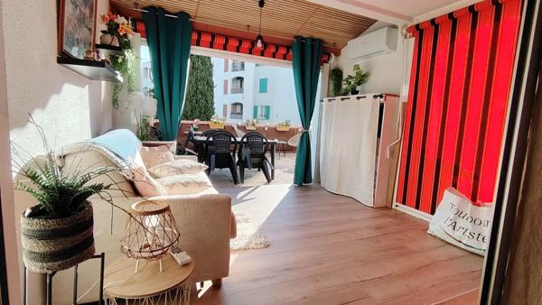 Vente                                                      Appartement
                        
                     1 pièces                      26 m2                     à Hyères