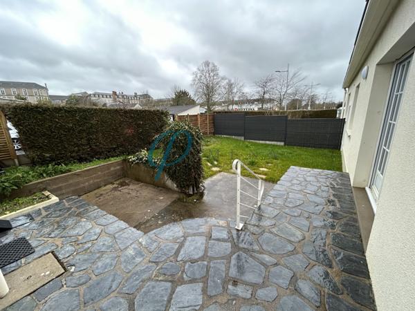 Grande maison avec séjour salon, cuisine sur rez-de-jardin avec 4 chambres + 1 étage à aménager