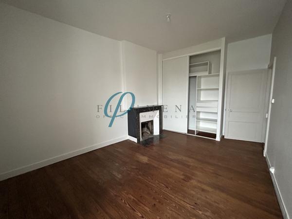 Grande maison avec séjour salon, cuisine sur rez-de-jardin avec 4 chambres + 1 étage à aménager