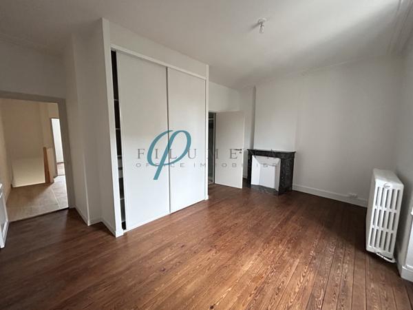 Grande maison avec séjour salon, cuisine sur rez-de-jardin avec 4 chambres + 1 étage à aménager