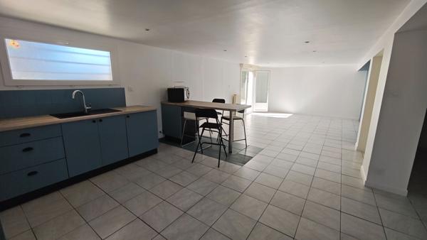 Appartement 2 pièces à louer à Chartres de Bretagne avec terrasse et jardin