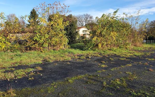 Terrain à vendre    Saint-Hilaire-la-Palud
