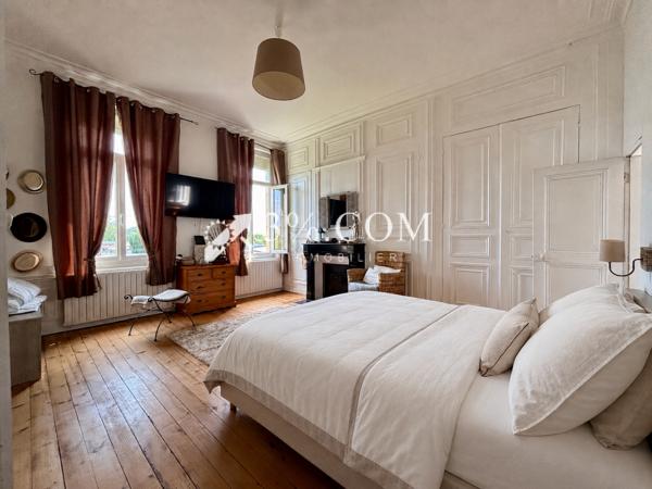 Maison
                                                                                                                                                                                                                                                                                                                        9 pièce(s)                                                                                                                                                                                                          4 chambre(s)                                                                                                                                                                                                          245  m²