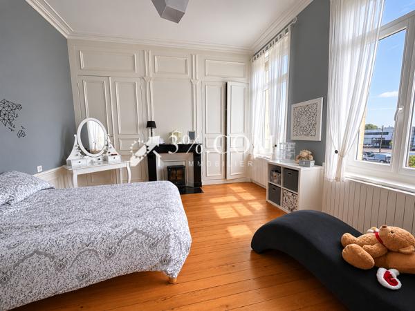 Maison
                                                                                                                                                                                                                                                                                                                        9 pièce(s)                                                                                                                                                                                                          4 chambre(s)                                                                                                                                                                                                          245  m²