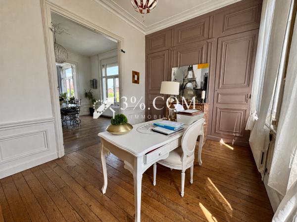 Maison
                                                                                                                                                                                                                                                                                                                        9 pièce(s)                                                                                                                                                                                                          4 chambre(s)                                                                                                                                                                                                          245  m²